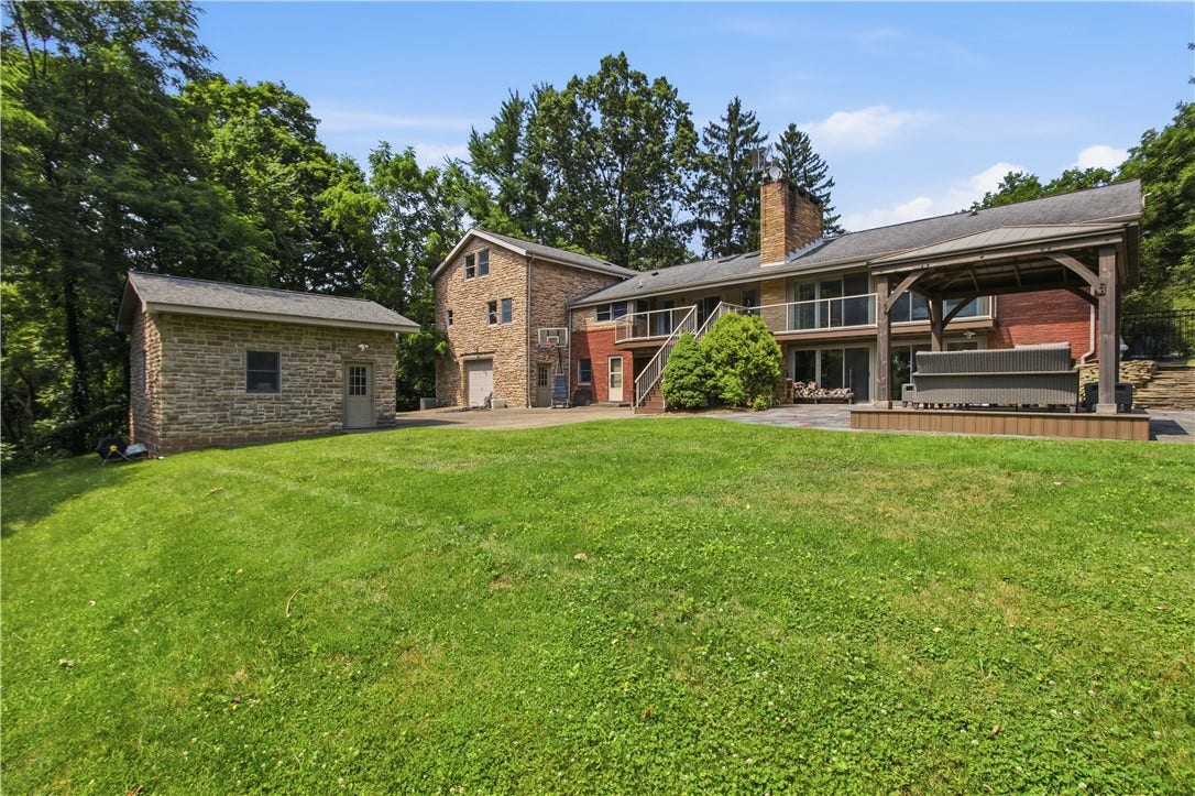2072 Outlook Drive, Pittsburgh, PA 15241 An expansive backyard offers room to play, garden, or simply enjoy the peaceful surroundings.