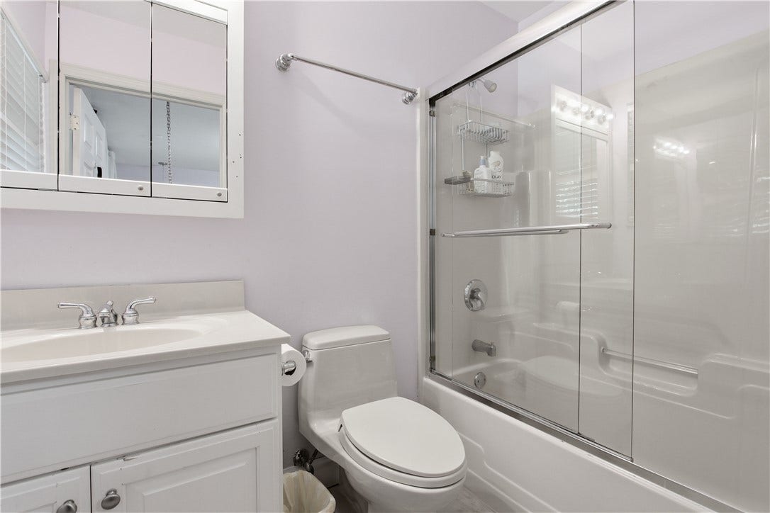 2072 Outlook Drive, Pittsburgh, PA 15241 Well-appointed second en suite bedroom.