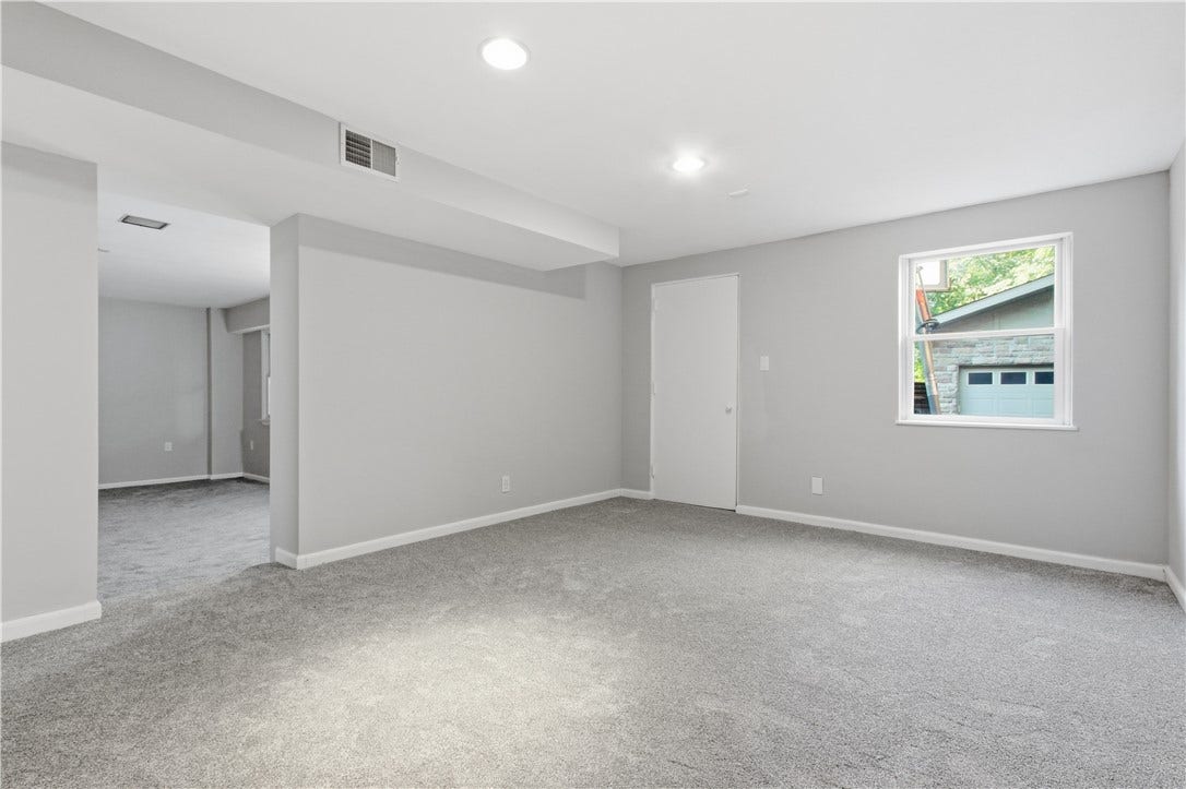 2072 Outlook Drive, Pittsburgh, PA 15241 A private office offers the perfect work-from-home environment or flexible bonus space.