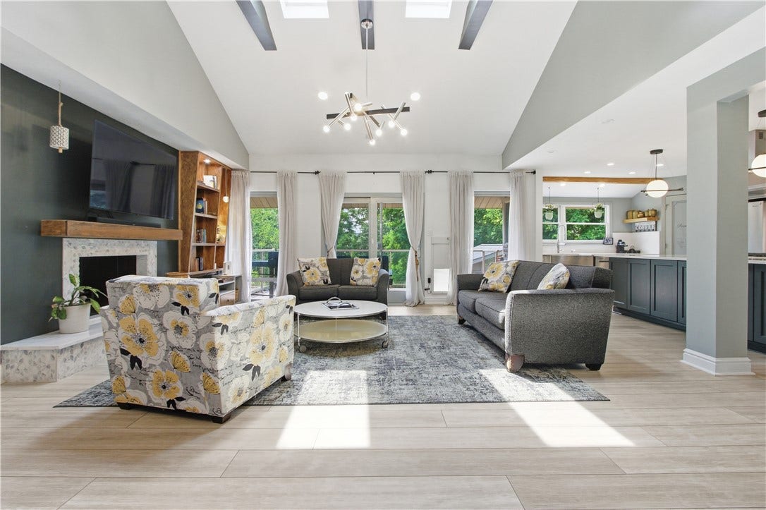 2072 Outlook Drive, Pittsburgh, PA 15241 The dramatic great room features soaring ceilings, walls of windows, and abundant natural light, creating an ideal space to gather with family and friends.