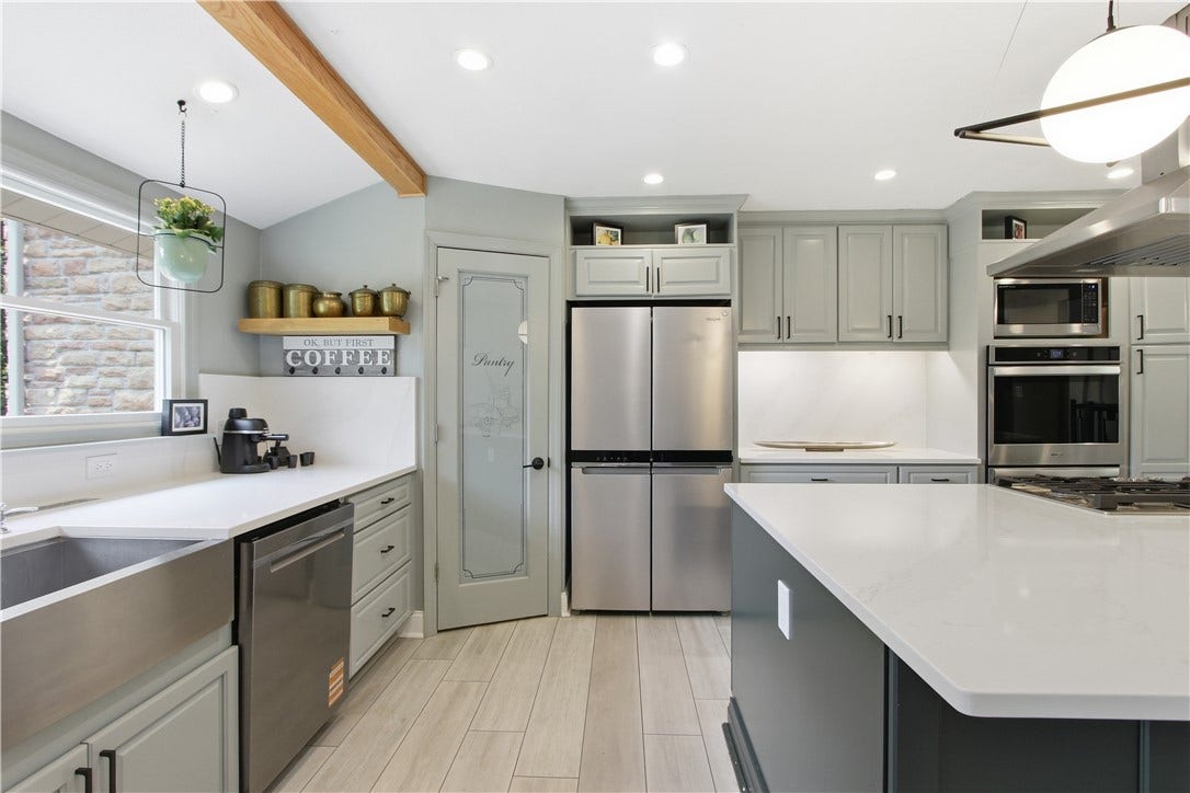 2072 Outlook Drive, Pittsburgh, PA 15241 Designer finishes, extensive cabinetry, and generous prep space create a kitchen worthy of any home chef.