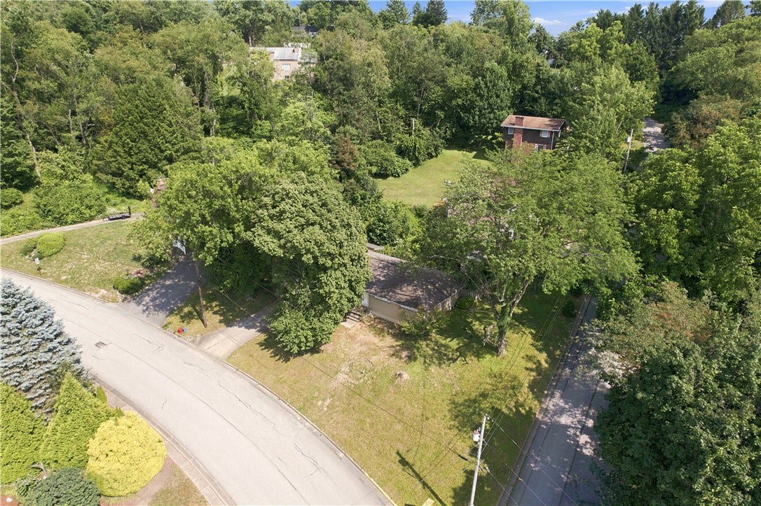 708 Florida Ave, Jeannette, PA 15644