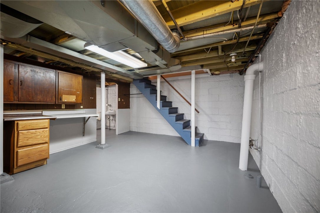 169 Allegheny Ave, Pittsburgh, PA 15202 Walkout basement with full bath and laundry area, plus large storage room
