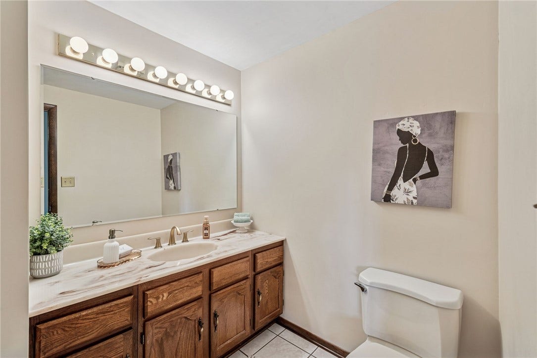 670 Vincent Drive, North Huntingdon, PA 15642