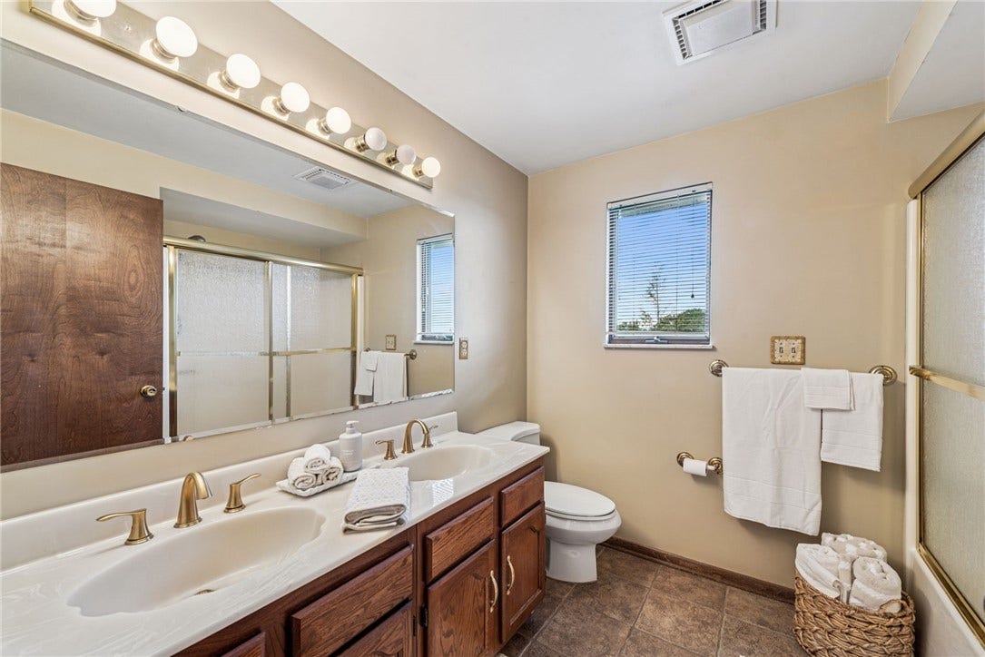 670 Vincent Drive, North Huntingdon, PA 15642