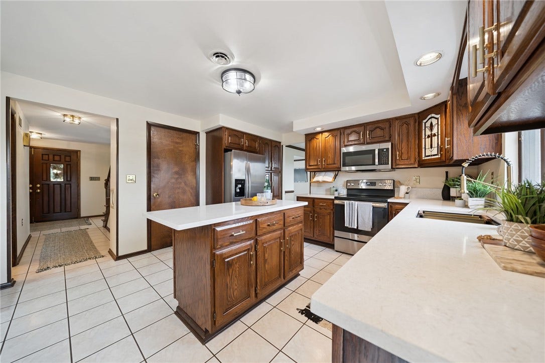 670 Vincent Drive, North Huntingdon, PA 15642