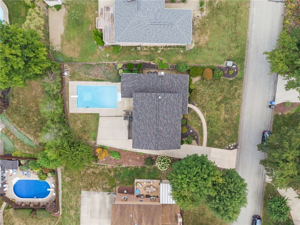 670 Vincent Drive, North Huntingdon, PA 15642