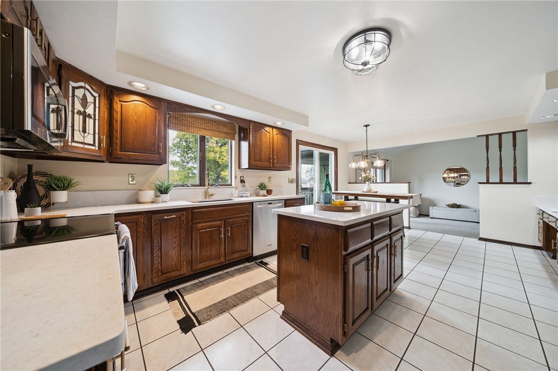 670 Vincent Drive, North Huntingdon, PA 15642