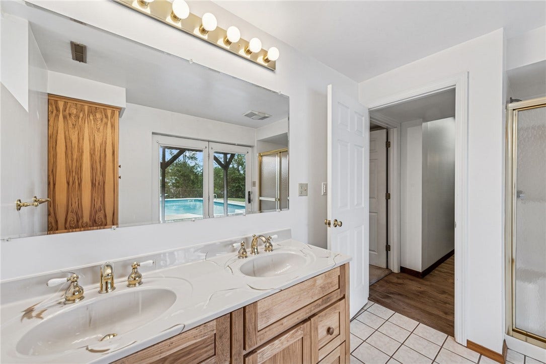 670 Vincent Drive, North Huntingdon, PA 15642