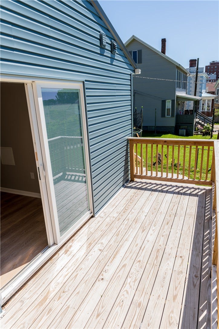 Deck off of owner's suite