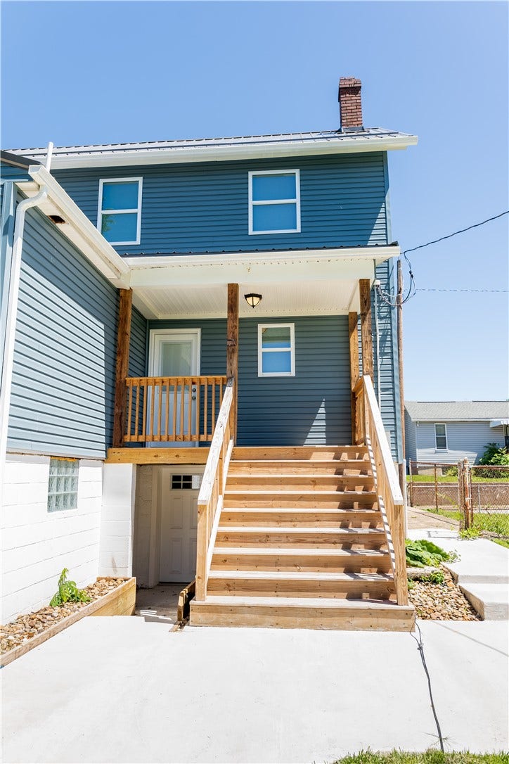 Deck in rear off kitchen
