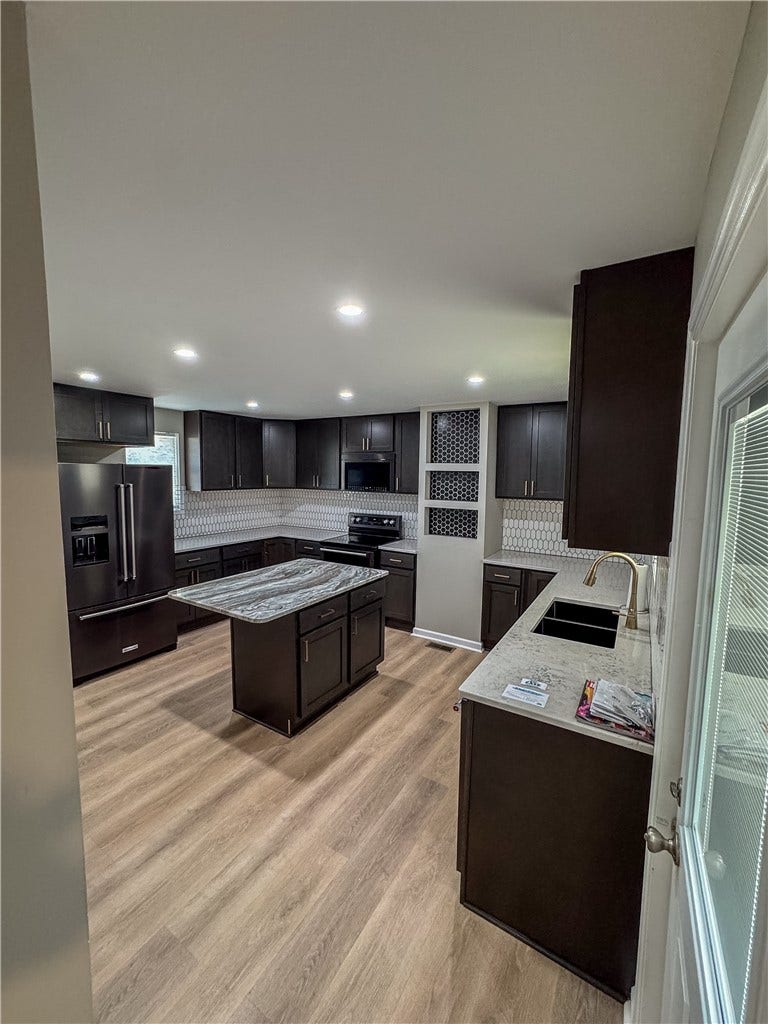 Eat in kitchen