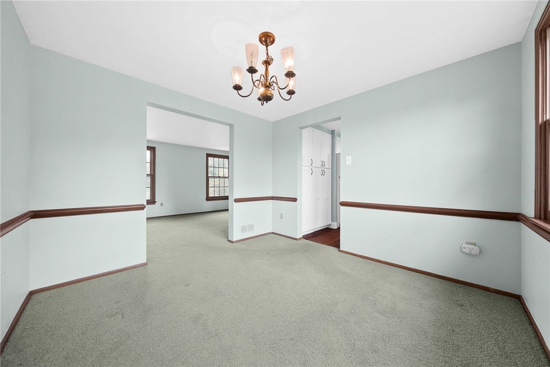 1249 Cairn Dr, Bethel Park, PA 15102