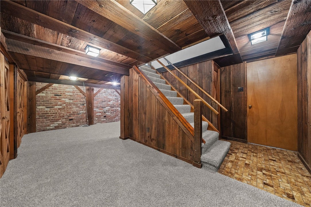 1249 Cairn Dr, Bethel Park, PA 15102