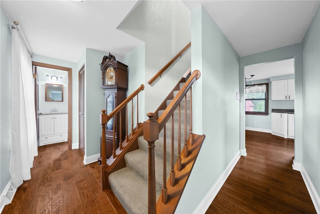 1249 Cairn Dr, Bethel Park, PA 15102