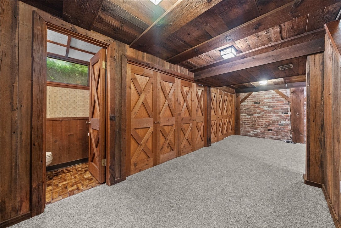 1249 Cairn Dr, Bethel Park, PA 15102