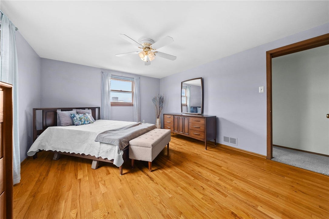 1249 Cairn Dr, Bethel Park, PA 15102