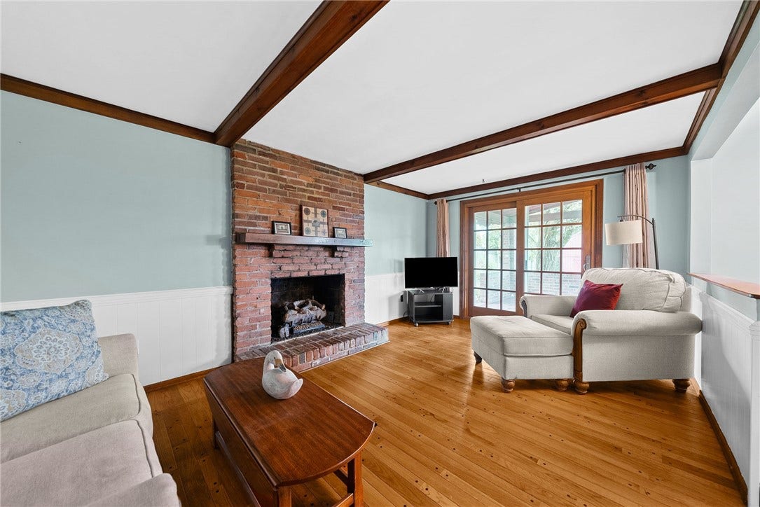 1249 Cairn Dr, Bethel Park, PA 15102