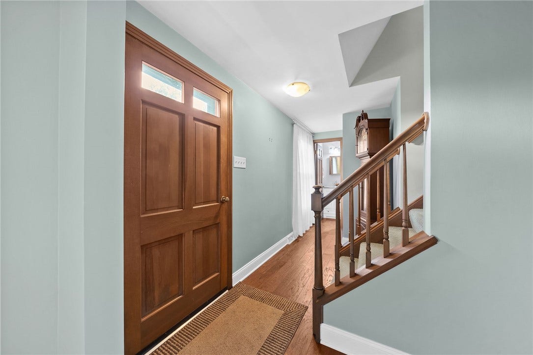 1249 Cairn Dr, Bethel Park, PA 15102