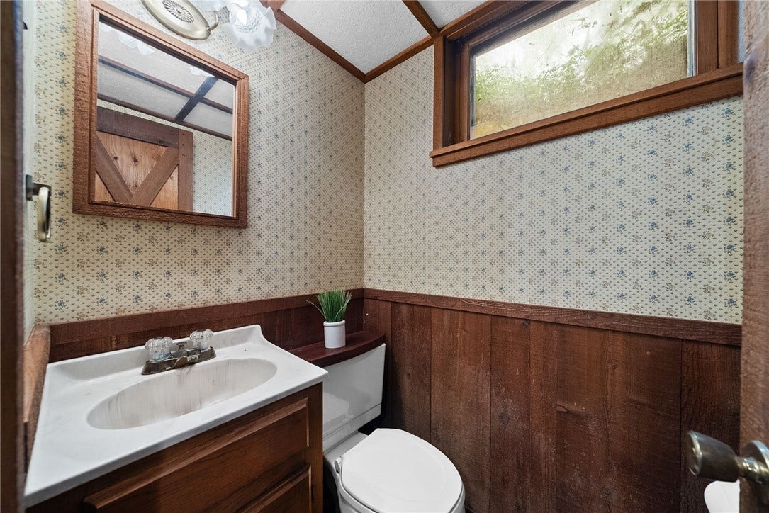 1249 Cairn Dr, Bethel Park, PA 15102