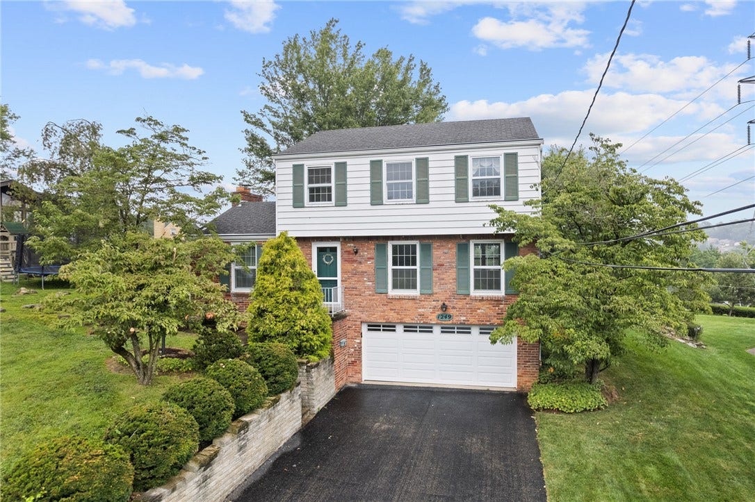 1249 Cairn Dr, Bethel Park, PA 15102