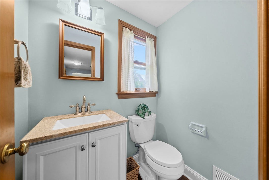1249 Cairn Dr, Bethel Park, PA 15102
