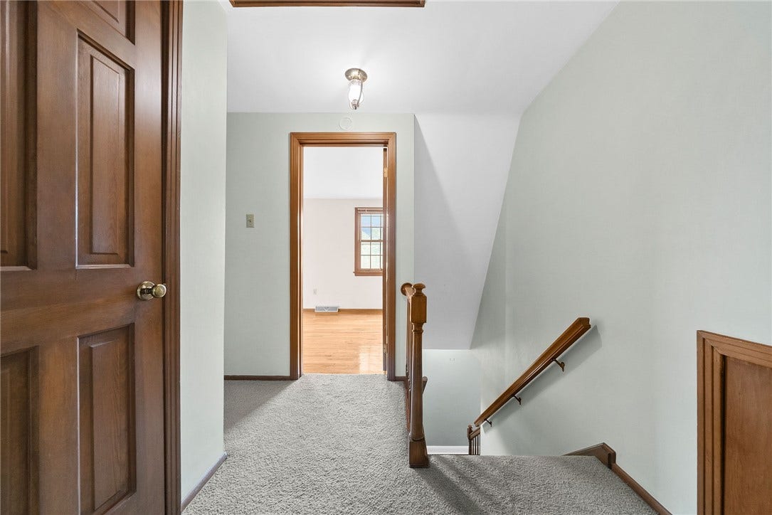 1249 Cairn Dr, Bethel Park, PA 15102