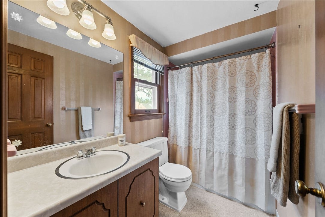 1249 Cairn Dr, Bethel Park, PA 15102