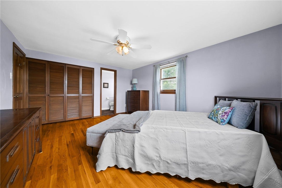1249 Cairn Dr, Bethel Park, PA 15102