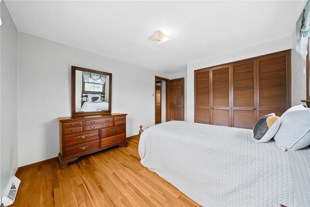 1249 Cairn Dr, Bethel Park, PA 15102