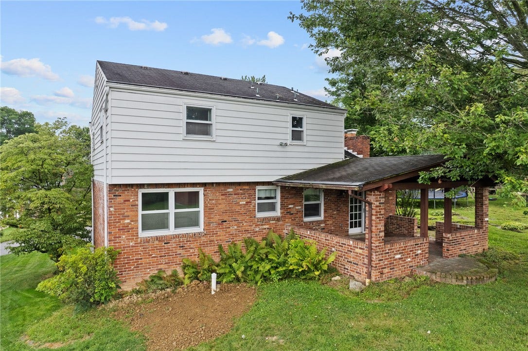 1249 Cairn Dr, Bethel Park, PA 15102