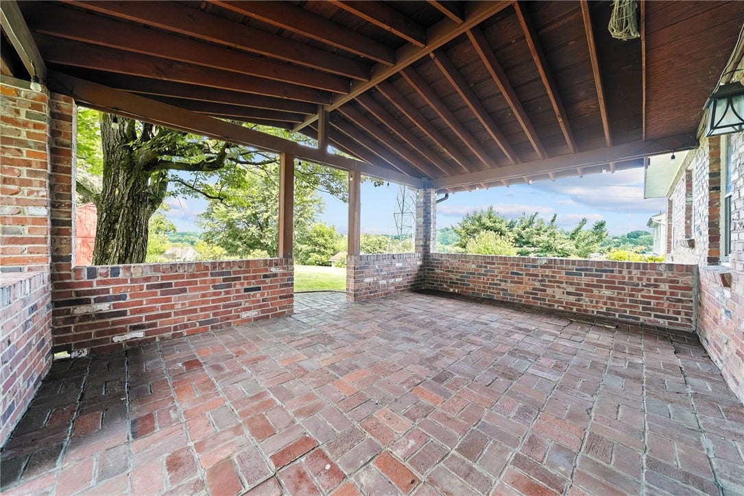 1249 Cairn Dr, Bethel Park, PA 15102
