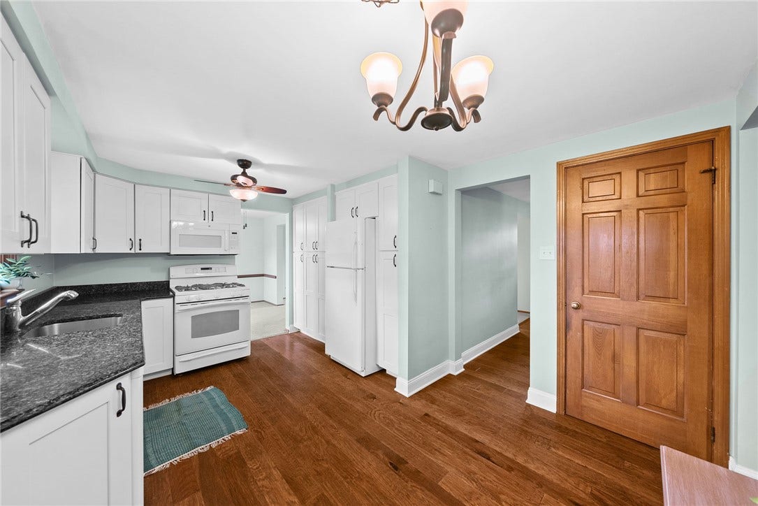 1249 Cairn Dr, Bethel Park, PA 15102