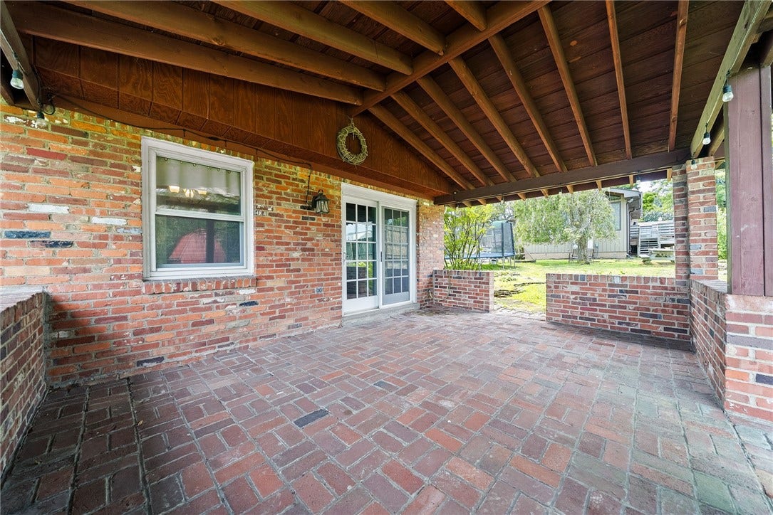 1249 Cairn Dr, Bethel Park, PA 15102
