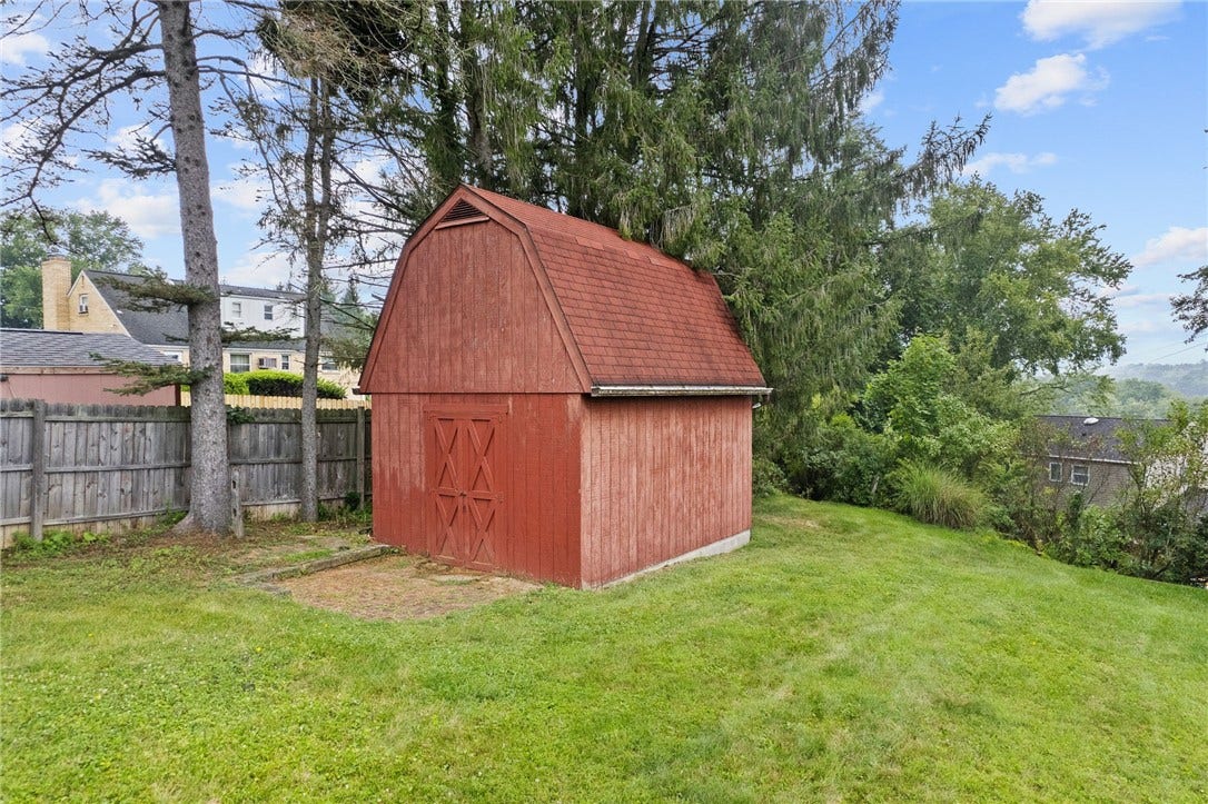 1249 Cairn Dr, Bethel Park, PA 15102