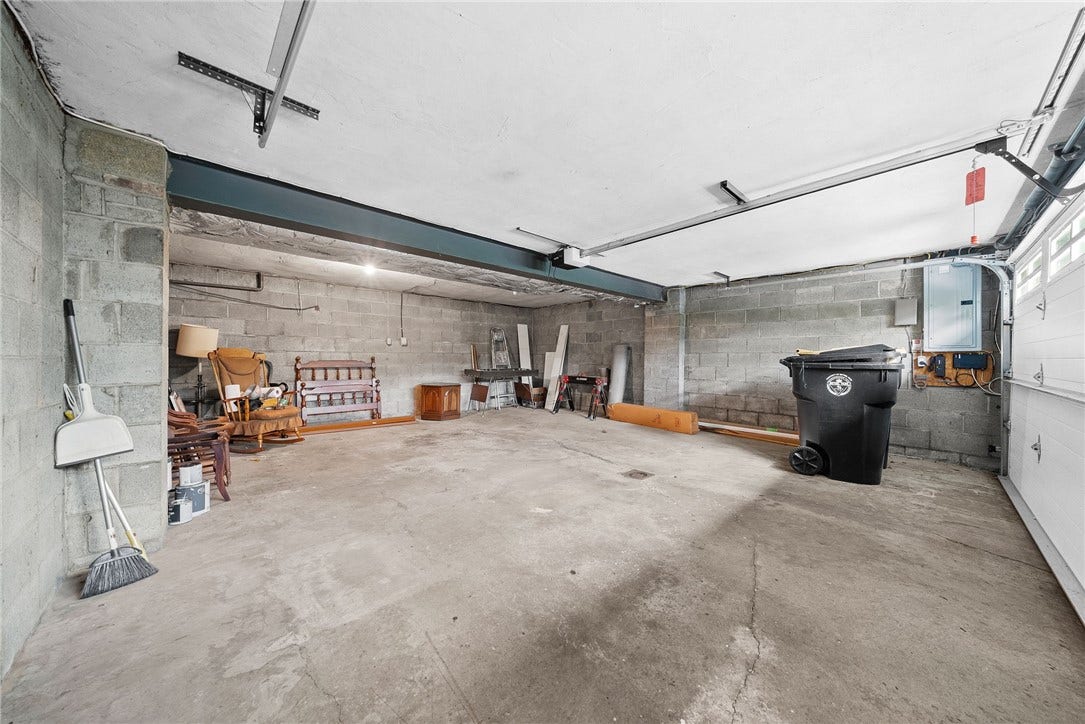 1249 Cairn Dr, Bethel Park, PA 15102