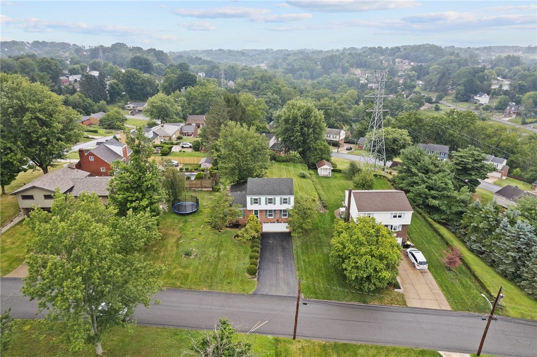 1249 Cairn Dr, Bethel Park, PA 15102