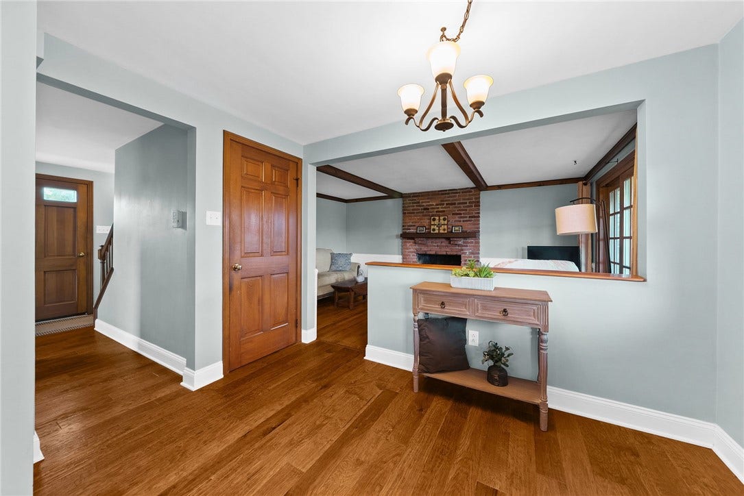 1249 Cairn Dr, Bethel Park, PA 15102