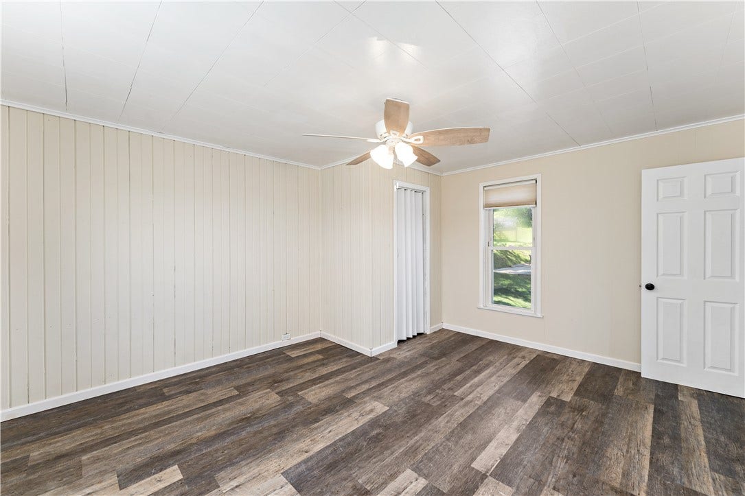 11 Elizabeth St, Washington, PA 15301