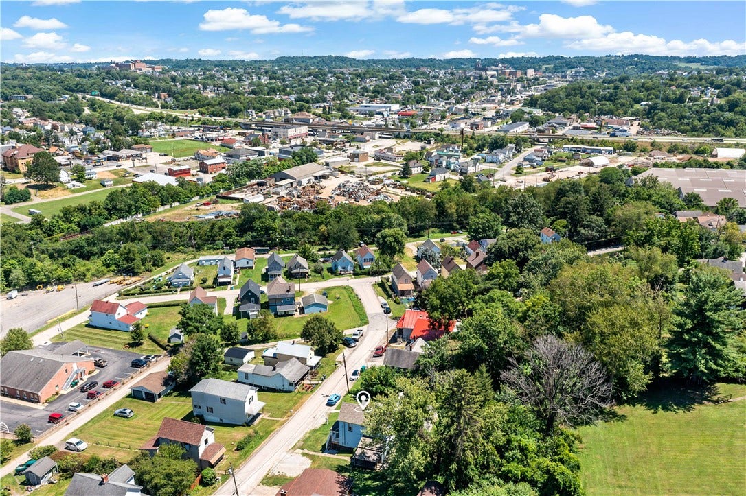 11 Elizabeth St, Washington, PA 15301