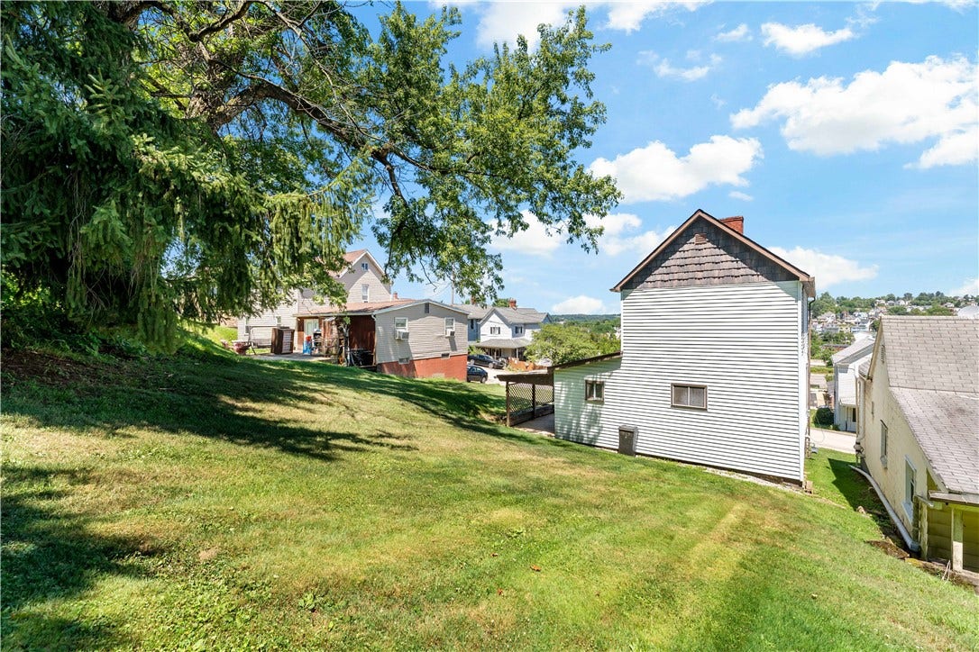 11 Elizabeth St, Washington, PA 15301