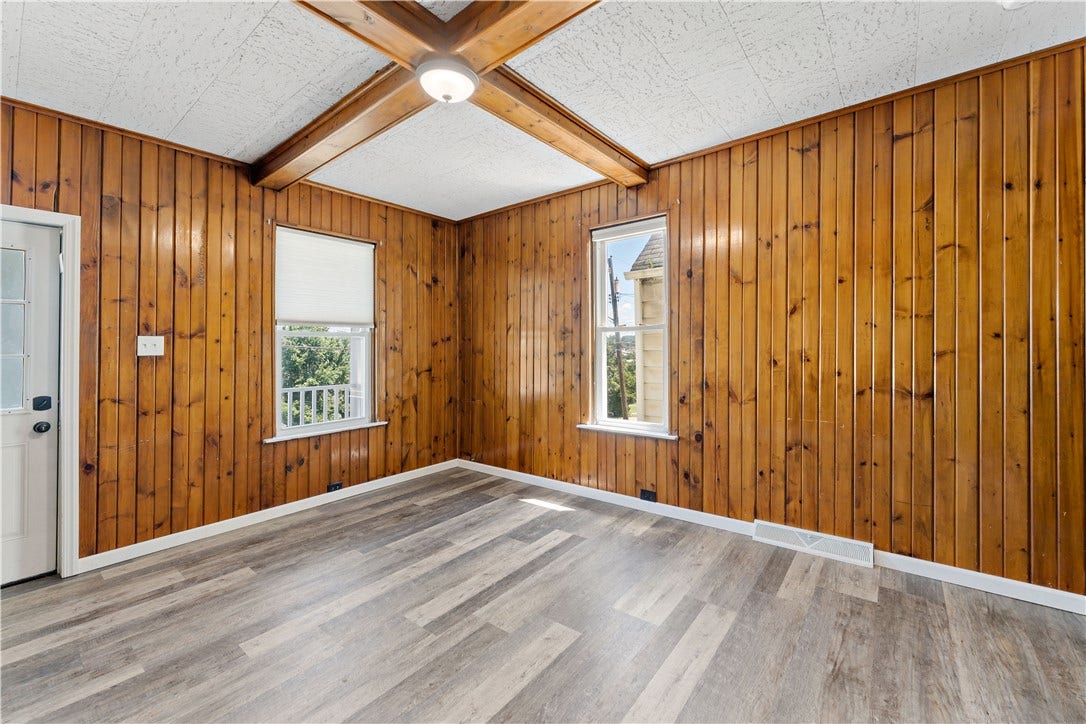 11 Elizabeth St, Washington, PA 15301