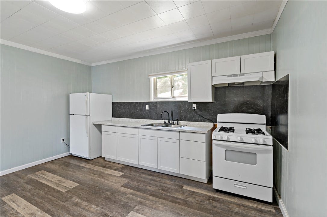 11 Elizabeth St, Washington, PA 15301