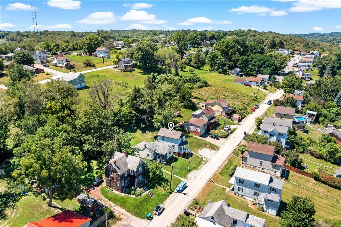 11 Elizabeth St, Washington, PA 15301