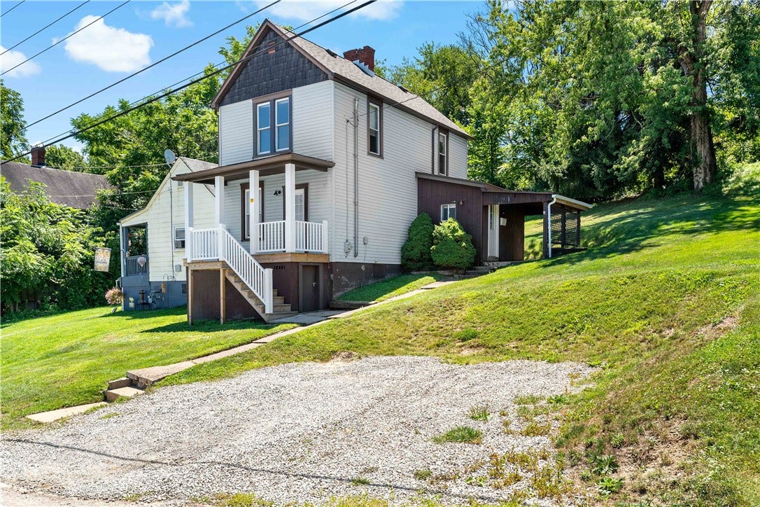 11 Elizabeth St, Washington, PA 15301