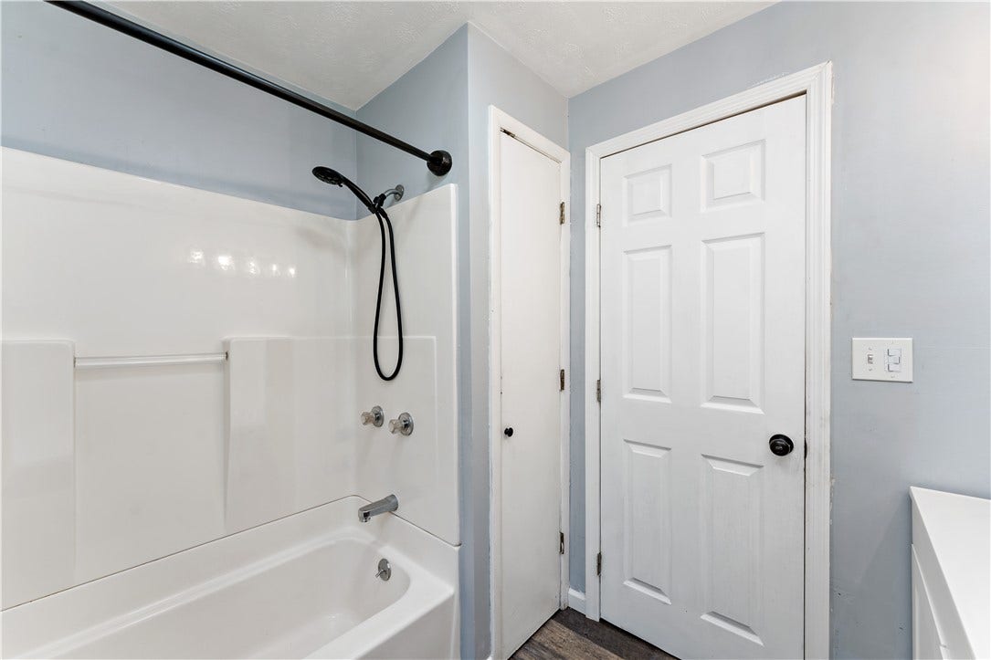 11 Elizabeth St, Washington, PA 15301