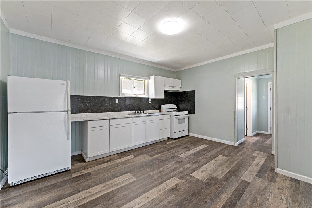 11 Elizabeth St, Washington, PA 15301