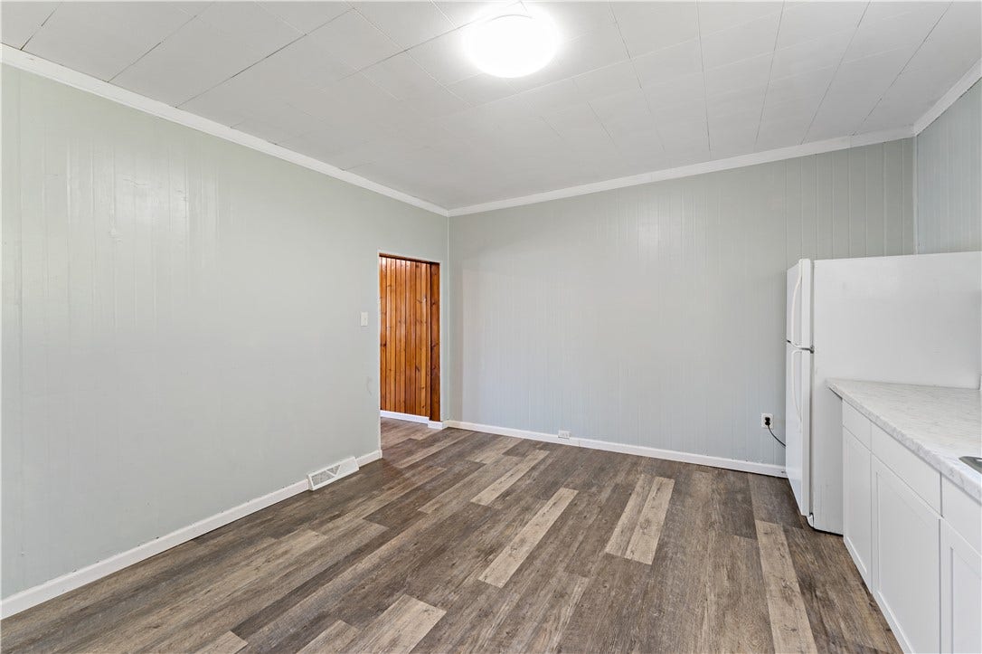 11 Elizabeth St, Washington, PA 15301