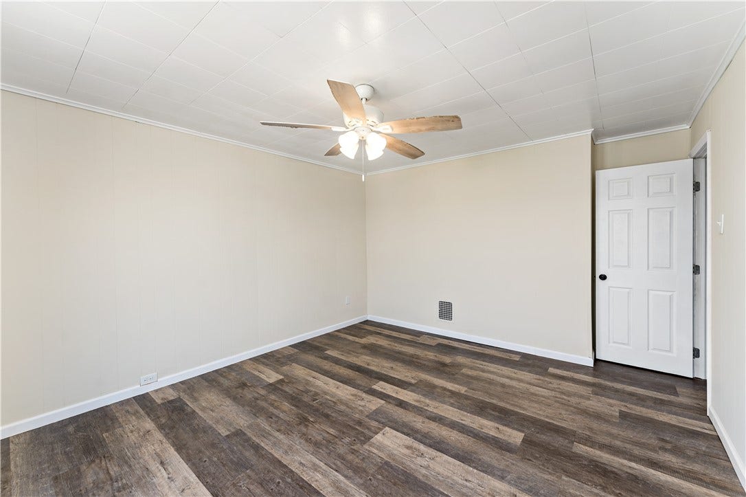 11 Elizabeth St, Washington, PA 15301