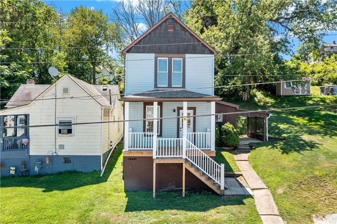 11 Elizabeth St, Washington, PA 15301